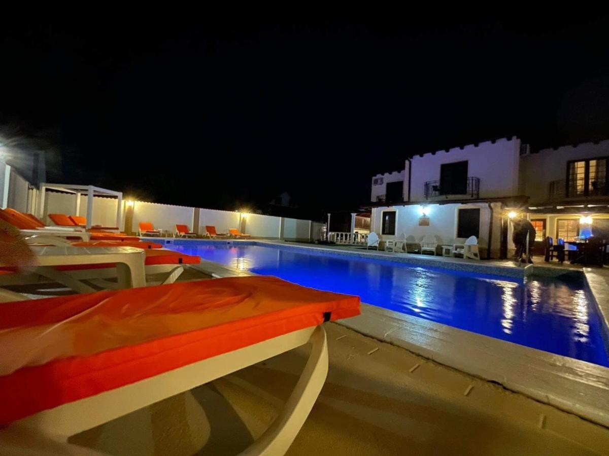 Villa California Hátszeg Kültér fotó