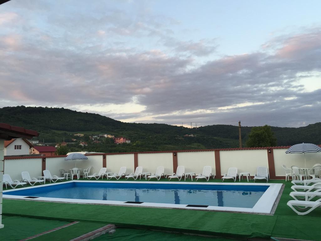 Villa California Hátszeg Kültér fotó