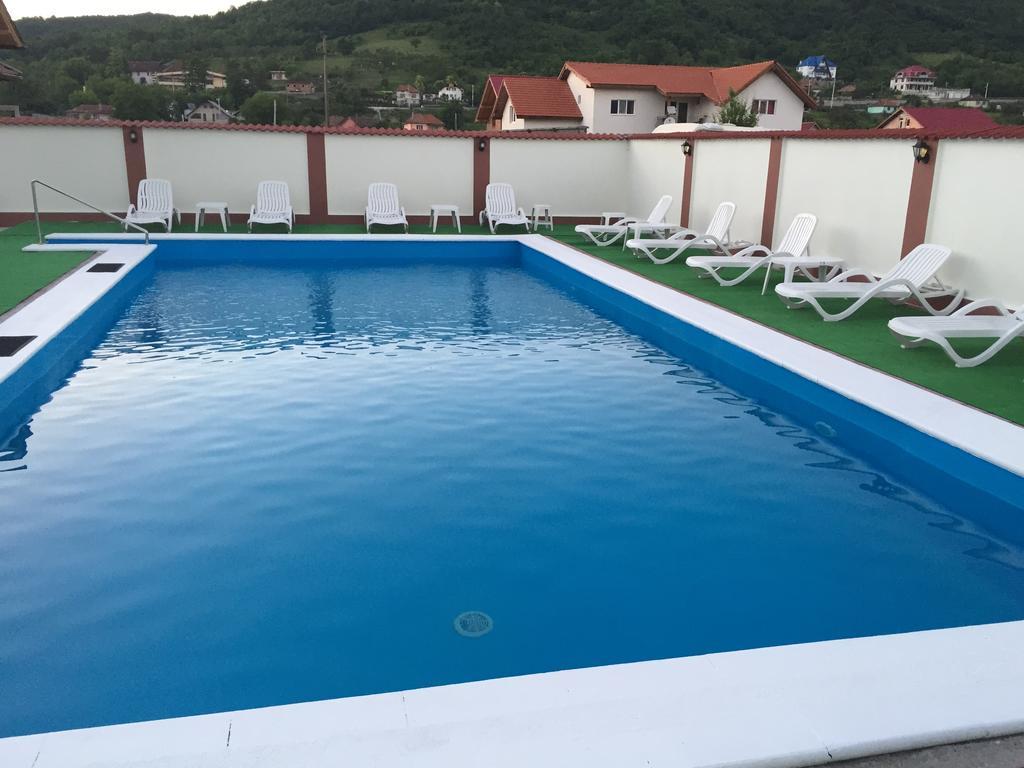 Villa California Hátszeg Kültér fotó