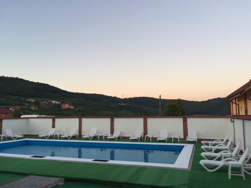Villa California Hátszeg Kültér fotó